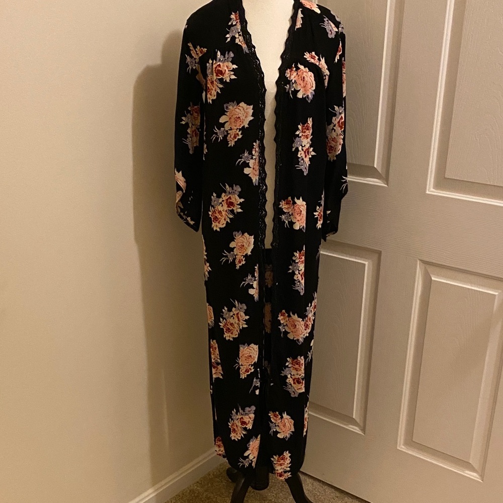 Angie Long,Floral Kimono.